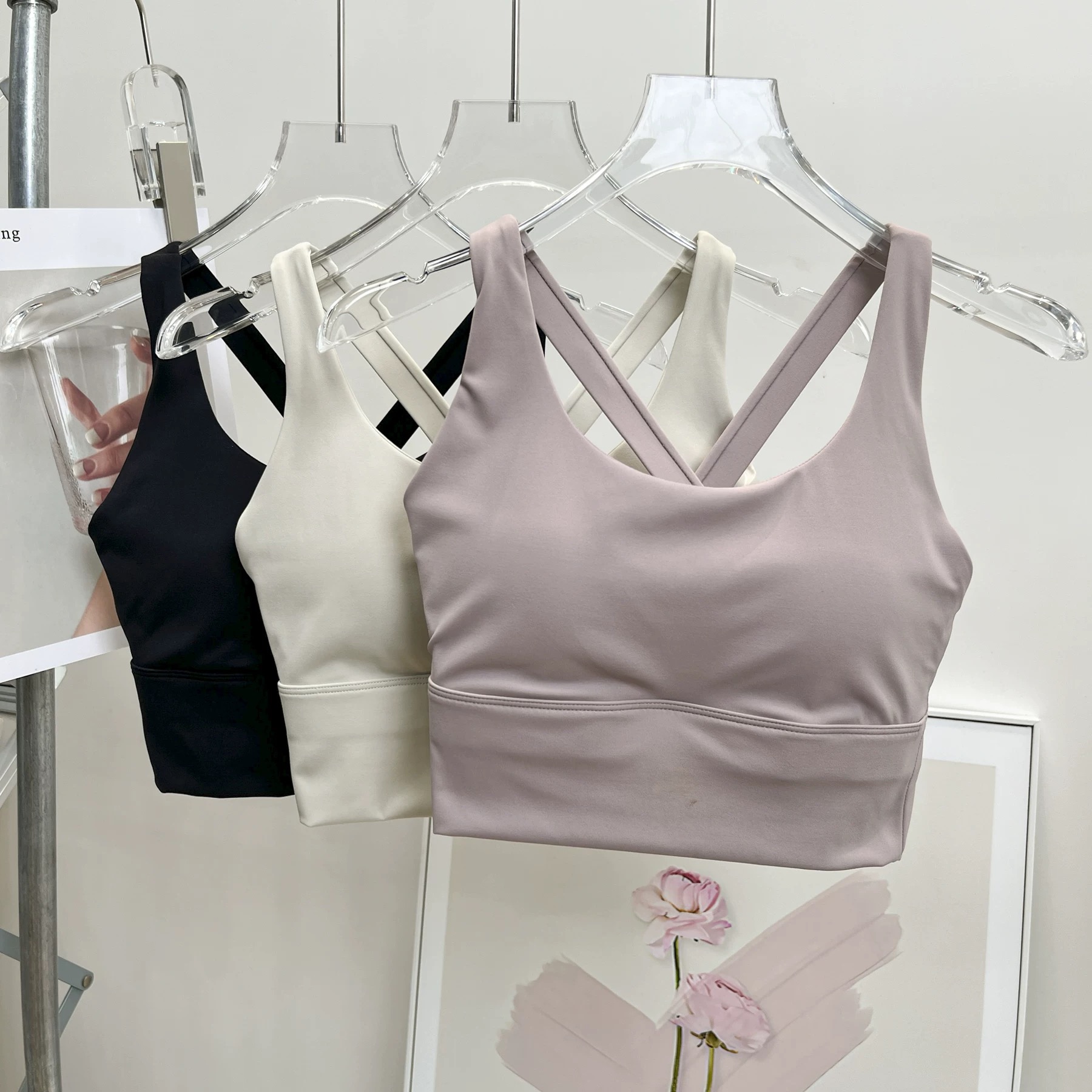 耐衝撃ランニング＆ヨガブラ – オールインワンカッププッシュ - Plunge Bra Push Up のレビューと価格